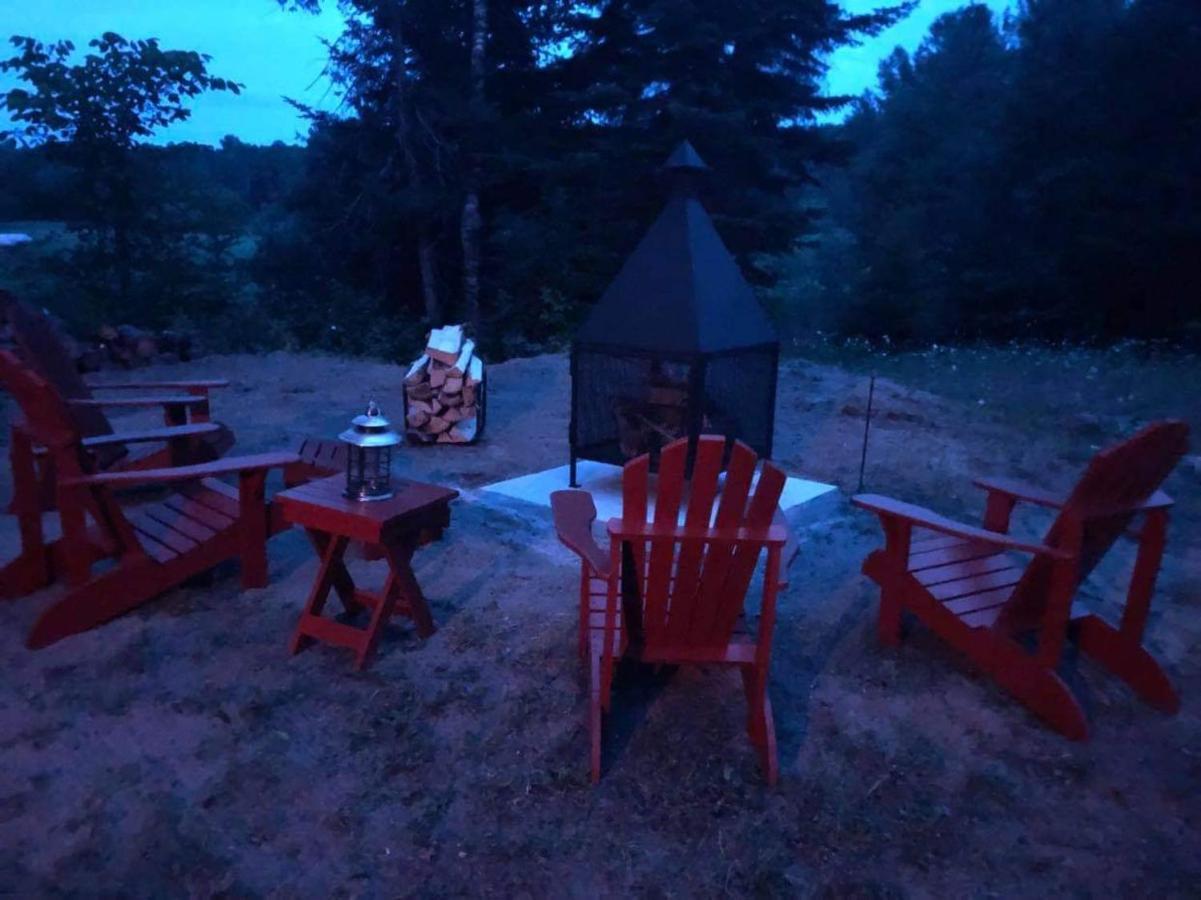 Le Chalet Au Souvenir Bouchette Bagian luar foto