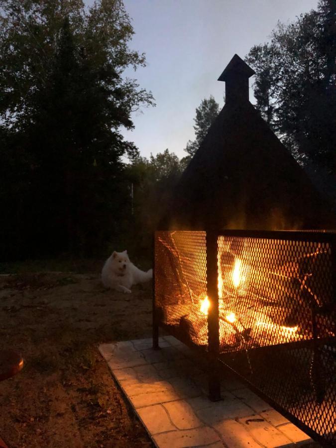 Le Chalet Au Souvenir Bouchette Bagian luar foto